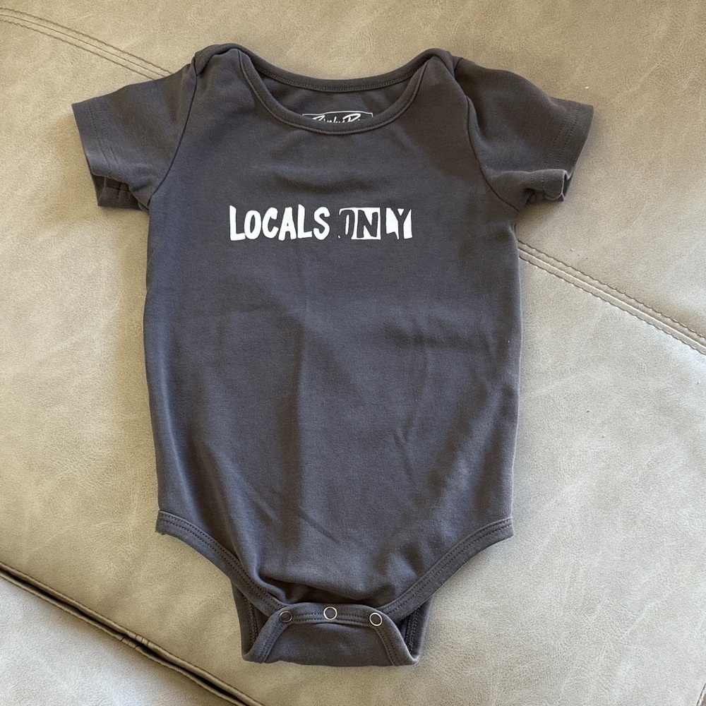 Binkybro baby boys Gray wash onsie